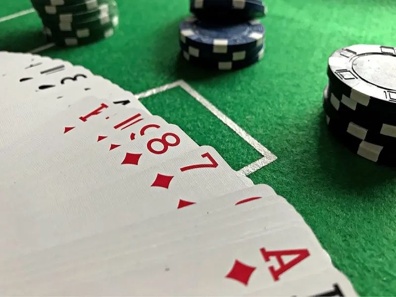 Kỹ thuật xáo bài poker